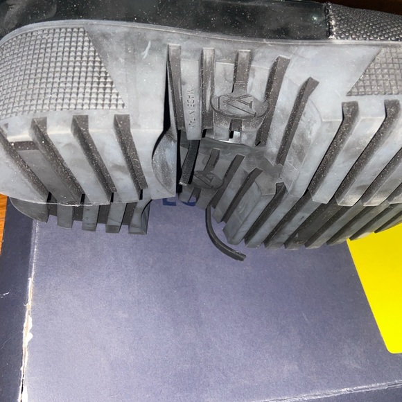 New authentic Louis Vuitton Laurete Desert Boots Silver size 38 - Picture 4 of 5